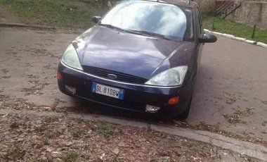 Знайдено автомобіль вбивць Олеся Бузини. Машина, з якої, ймовірно, був убитий журналіст Олесь Бузина, знайдена недалеко від місця вбивства. 