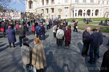  Сьогодні в Одесі затримали учасників мітингів і затвердили гучну "Муніципальну охорону". Депутати проголосували за щоквартальне виділення 100 гривень пенсіонерам на купівлю хлібобулочних виробів