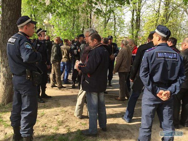 Одеса. Затримали близько 30 активістів "Народної ради Бессарабії". Близько 30 активістів так званої "Народної ради Бессарабії" на чолі з Вірою Шевченка були затримані одеською міліцією 16 квітня.