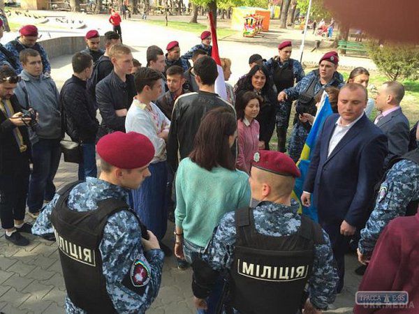  Одеса. Затримали близько 30 активістів "Народної ради Бессарабії". Близько 30 активістів так званої "Народної ради Бессарабії" на чолі з Вірою Шевченка були затримані одеською міліцією 16 квітня.