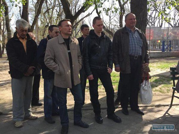  Одеса. Затримали близько 30 активістів "Народної ради Бессарабії". Близько 30 активістів так званої "Народної ради Бессарабії" на чолі з Вірою Шевченка були затримані одеською міліцією 16 квітня.