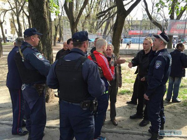  Одеса. Затримали близько 30 активістів "Народної ради Бессарабії". Близько 30 активістів так званої "Народної ради Бессарабії" на чолі з Вірою Шевченка були затримані одеською міліцією 16 квітня.