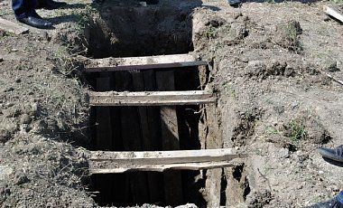 У Криму мародери розкопали масове поховання жертв нацизму. Чорні археологи пошкодили масове поховання, в яке у грудні 1941 року нацисти скидали тіла розстріляних кримчан і військовополонених