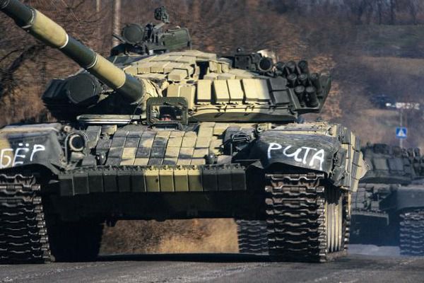 Бойовики зосереджують під Торезом танки, "Гради" і БМП. Недалеко від міста Торез Донецької області терористична організація "ДНР" розмістила військово-польовий табір бойовиків.