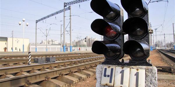 Росія відновлює залізну дорогу в Дебальцеве. Залізниця, яка ремонтується, призначена, в першу чергу, для доставки військових вантажів.