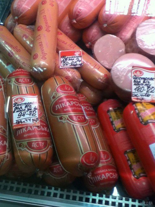 Фотофакт: ціни на продукти в фірмовому магазині «Луганські делікатеси». Луганський м'ясокомбінат, виробничі потужності якого знаходяться в Луганську, продовжує працювати і випускати продукцію. 