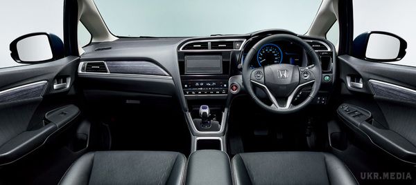 В Японії відбулася прем'єра нового Honda Shuttle. Автомобіль представляє собою універсал, створений на базі моделі Fit (Jazz).