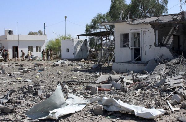У Ємені тривають запеклі бої, є жертви. Медики повідомляють, що щонайменше 27 людей загинули в місті Таїз на південному заході Ємену в результаті зіткнень з повстанцями.