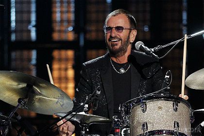 Рінго Старра взяли в Зал слави рок-н-ролу. Колишній учасник групи The Beatles, барабанщик Рінго Старр в суботу, 18 квітня, був включений в Зал слави рок-н-ролу в США