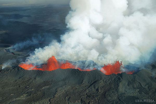 Вулкан Бардарбунга викінув газ в атмосферу. Вчені з'ясували, яку кількість газу було викинуто в атмосферу під час виверження підлідного вулкана Бардарбунга в Ісландії.