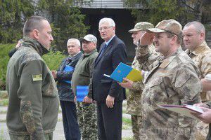 Карта АТО станом на 19 квітня. Ситуація на сході країни (карта АТО) станом на 12:00 19 квітня 2015 року за даними РНБО України