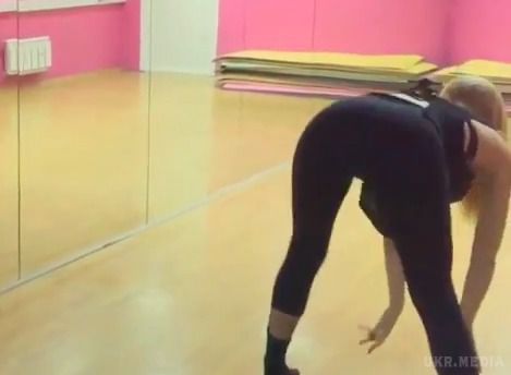 Ось вона - попа Росії - дочка Дмитра Пєскова виконала запальний танець (відео). Неповнолітня дочка Дмитра Пєскова виклала запальний тверк у своєму виконанні в інстаграм.