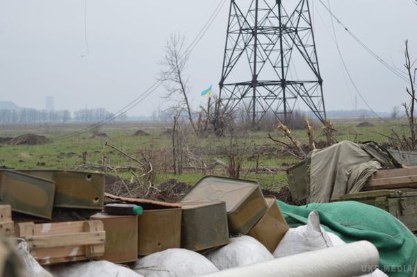  На Донбасі під снайперський обстріл  потрапили харківські волонтери (фото). В авто влучила ракета