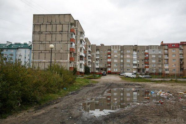 У Криму хочуть переселити колишніх військових в Калінінградську область. Звільненим військовим, які перебувають на квартирному обліку в Ялті, пропонують отримати "житлові приміщення"