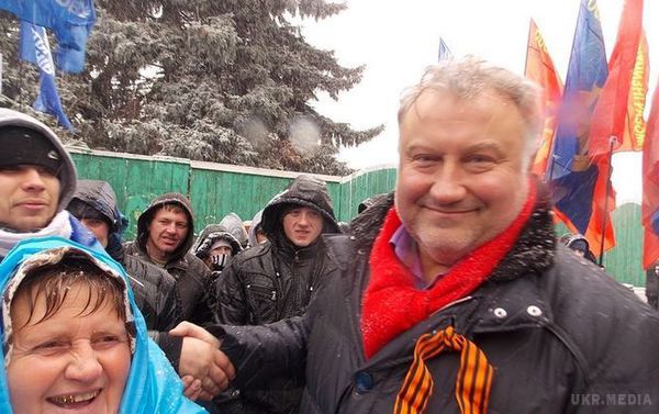  Перед смертю Калашников  дав інтерв'ю, в якому звинуватив Януковича у зраді. Смерть колишнього регіонала пов'язують з організацією Антимайдана