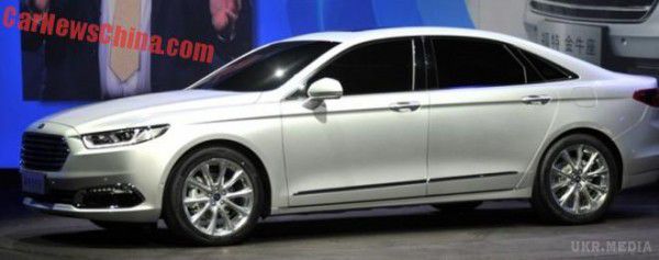 Ford розсекретив новий седан Taurus. На спеціальному заході у рамках автосалону в Шанхаї, компанія Ford представила седан Taurus 2016 модельного року.