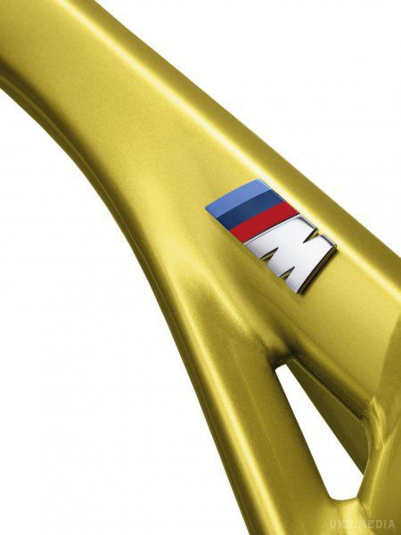 Компанія BMW зробила велосипед в стилі M-моделей. Компанія BMW поповнила лінійку велосипедів новою версією моделі Cruise M-Bike