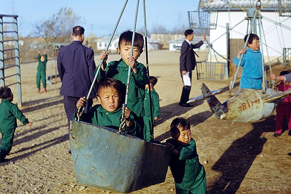 Життя дітей в Північній Кореї (фото).  Північна Корея одна з небагатьох держав, які продовжують жити за "залізною завісою". 