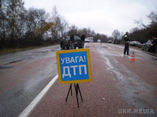 Не спи за кермом... бо можеш вже не проснутися.... У Криму "Форд" без управління зніс православний хрест