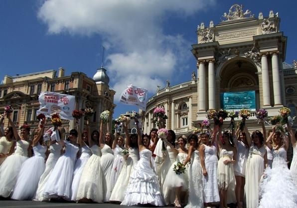 Традиційний парад наречених відбудеться в Одесі 31 травня. Наречені пройдуть центром Одеси парадом