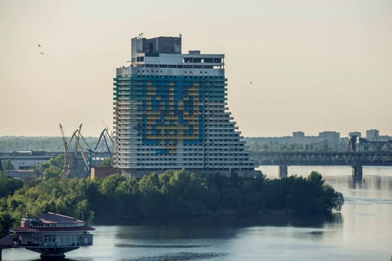 У моєму рідному Дніпропетровську піднімає голову сепаратизм - блогер. 
У моєму рідному Дніпропетровську, який був греблею на шляху грязєселевого потоку «російської весни», піднімає голову сепаратизм.