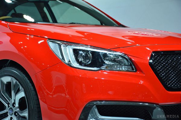 Subaru продовжує розвивати і просувати нове покоління седана Legacy. Subaru демонструє концептуальний седан Legacy B4 Blitzen
