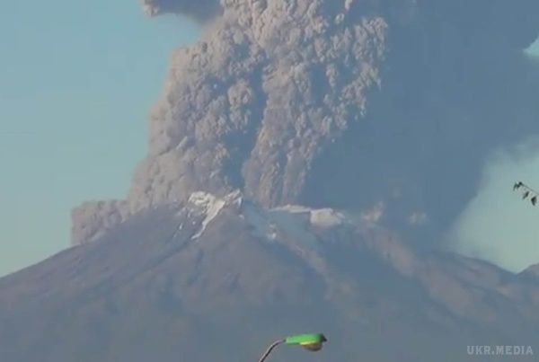У Чилі "прокинувся" вулкан Кальбуко (відео).  Оголошений "червоний" рівень загрози