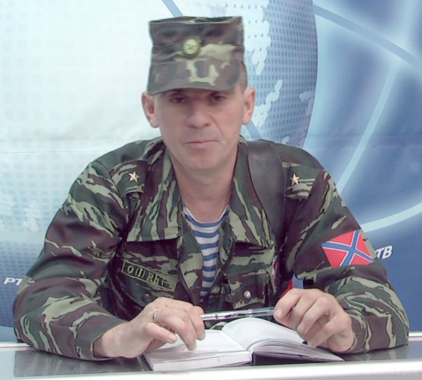 У Ровеньках новий «комендант» закликав доносити на патріотів (фото). Олександр Шапка був призначений комендантом» Ровеньок з наказом «ЛНР» ще в листопаді минулого року, але не міг вступити на «посаду» з-за боїв.