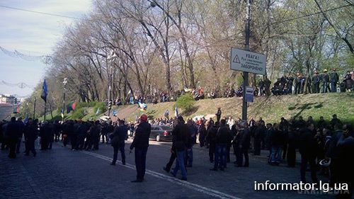 Шахтарі зі всієї України перекрили центральну вулицю Києва (фото). Шахтарі, які приїхали з різних куточків України, перекрили вулицю Грушевського у Києві.