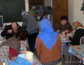 Фотофакт: талон на безкоштовне харчування в Алчевську. З 22 квітня в місті Алчевськ Луганської області почалася видача талонів на безплатне харчування в соціальній їдальні 