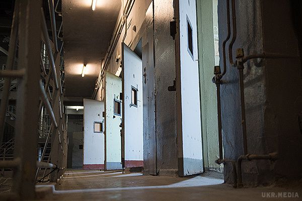 Держдума оголосила амністію. Депутати Держдуми оголосили 24 квітня амністію у зв'язку з 70-річчям перемоги у Великій Вітчизняній війні. Масштабний президентський проект торкнеться 350-400 тисяч людей.