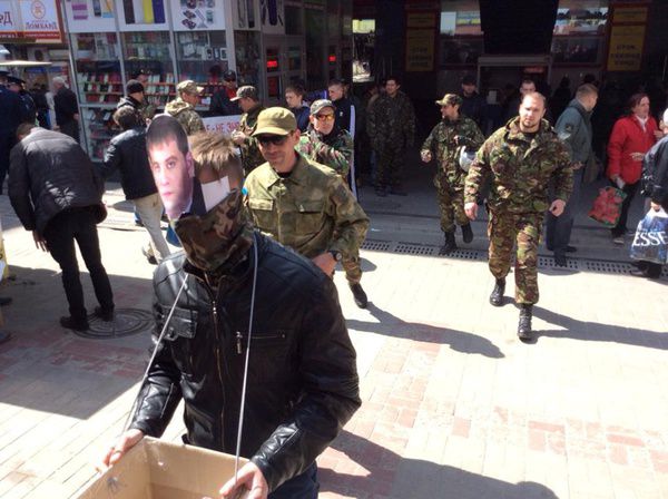 Гаманець кримінальної сім'ї. Онисима закували в наручники (ФОТО, ВІДЕО)