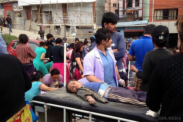 Землетрус в Непалі. Сотні загиблих (ФОТО, ВІДЕО). Сьогодні, 25 квітня, в Непалі стався потужний землетрус, який Геологічна служба США оцінює приблизно в 7,9 бала за шкалою Ріхтера. 