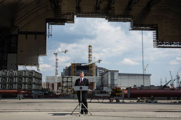 Президенту назвали суму для завершення укриття над Чорнобилем (фото). Порошенко на будівельному майданчику конфайнмента