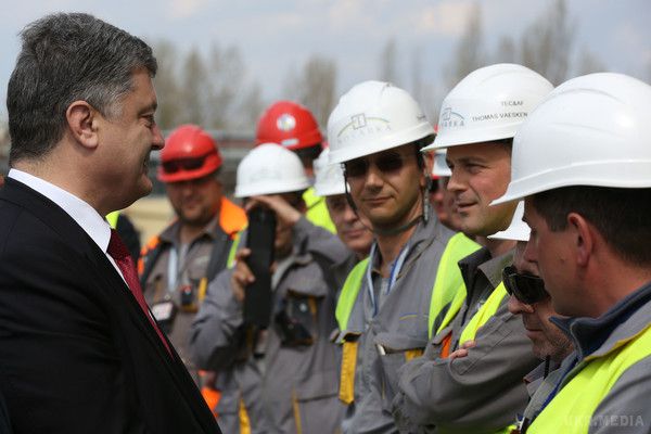 Президенту назвали суму для завершення укриття над Чорнобилем (фото). Порошенко на будівельному майданчику конфайнмента