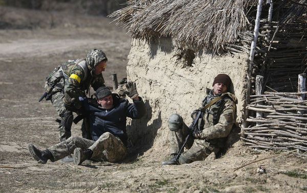 В зоні АТО загинув український військовий, семеро поранені. В результаті бойових дій постраждали українські військові