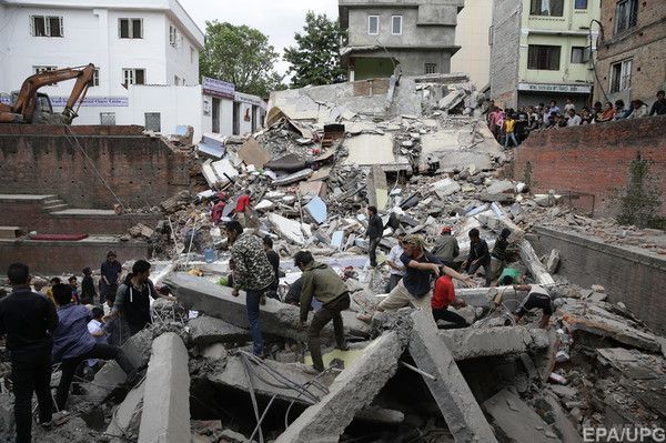 Число загиблих в результаті землетрусу в Непалі досягло 3218 осіб (фото). У Непалі тривають пошуки загиблих