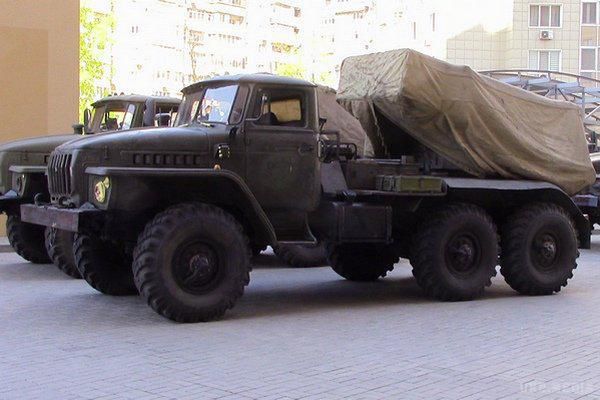 Стало відомо, куди окупанти Донбасу женуть техніку (фото). Наразі мова йде нібито тільки про свято.