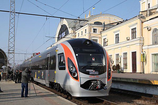 Під Харковом поїзд Hyundai зійшов з шляху. Сьогодні, 28 квітня, зійшов з рейок швидкісний електропоїзд Hyundai сполученням Харків - Київ