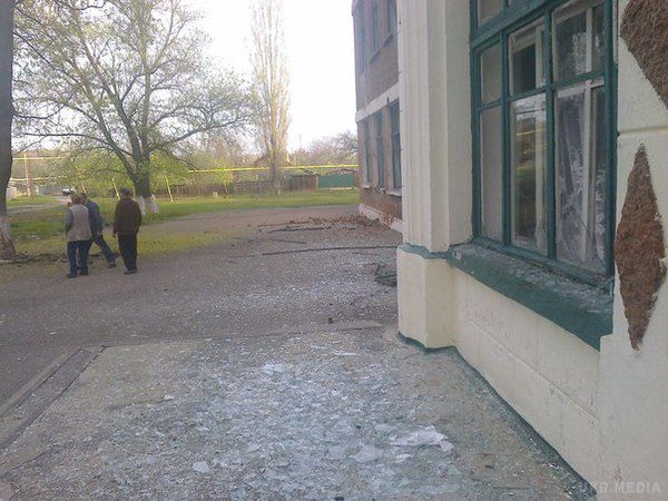 Школа під Дзержинськом після обстрілу ДНР (фото). Фотографії наслідків обстрілу.