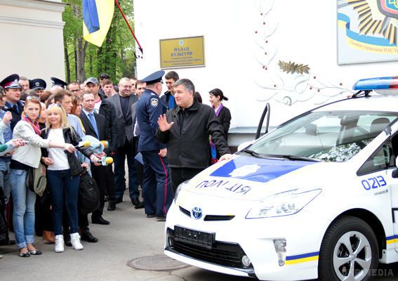 Аваков. Харків отримає 100 високотехнологічних патрульних авто (фото). Машини будуть оснащені планшетними комп'ютерами з інтерактивною системою доступу до баз даних