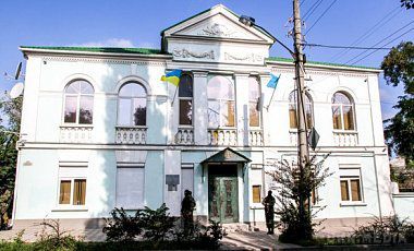Окупанти відібрали у кримських татар будівлю Меджлісу. Так званий "Арбітражний суд Криму", контрольований сепаратистами, постановив передати будівлю Меджлісу у власність Росії