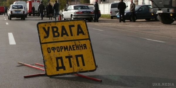  ДТП у Кіровоградській області - з мосту впав рейсовий автобус. Число загиблих у результаті ДТП у Кіровоградській області під час якого з мосту впав рейсовий автобус, збільшилася до трьох осіб.