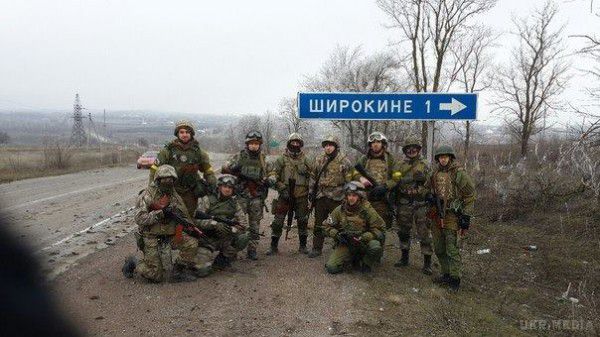 "Азов" і ОБСЄ не поділили блокпост. Бійці українського добровольчого батальйону "Азов" зайняли спостережний пункт спеціальної моніторингової місії ОБСЄ біля села Широкиного. 