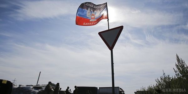 У соцмережах повідомляють про нові обстріли на Донбасі. Вчора бойовики 35 разів порушили режим припинення вогню, сьогодні вночі продовжили обстріли.