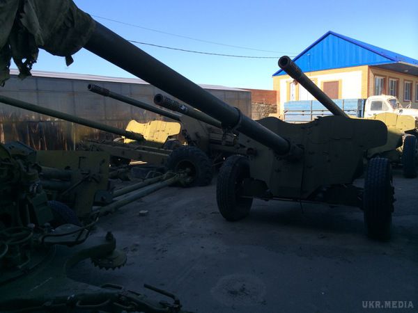 В Донецьку в районі Шахтарської площі «працює» артилерія. Чути потужні залпи артилерійських знарядь