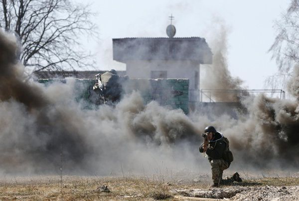  Біля Горлівки обстріляли з Градів позиції українських бійців, є загиблі. Представники незаконних збройних формувань обстріляли позиції 30-ї бригади неподалік Горлівки з "Граду"