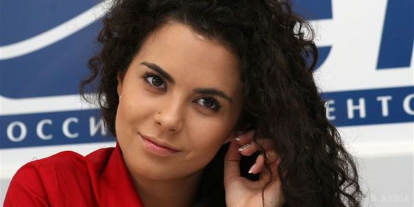 Настя Каменських вперше  виклала в соціальні мережі фото з обручкою. Дует "Потап і Настя", який почав свою ходу по хіт-парадів влітку 2006 року, завжди породжував масу чуток.