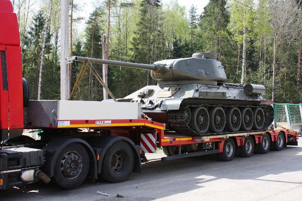 Білоруська митниця заарештувала справжній танк. Незвичайний інцидент стався сьогодні, 8 травня, на білоруському прикордонному переході Урбани, що знаходиться на кордоні з Латвійською Республікою.