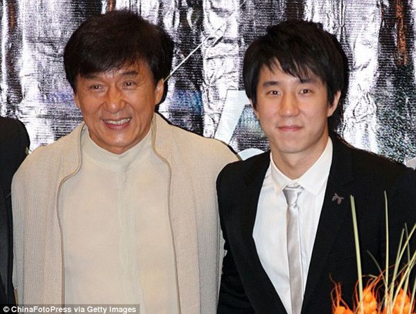 Джекі Чан підтримав смертну кару за розповсюдження наркотиків. Китайський та американський актор, син якого відсидів півроку за вживання наркотиків, підтримав смертну кару.